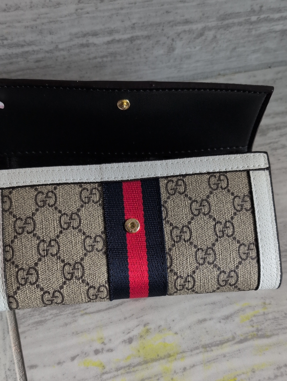 Beautiful Snap Wallet In Excellent Condition - Picture 4 of 4